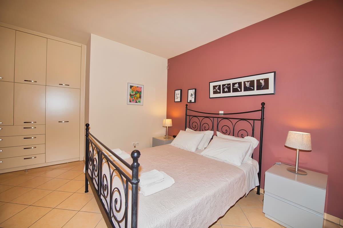 Familienzimmer, Verbindungszimmer, Gartenblick (semi basement)