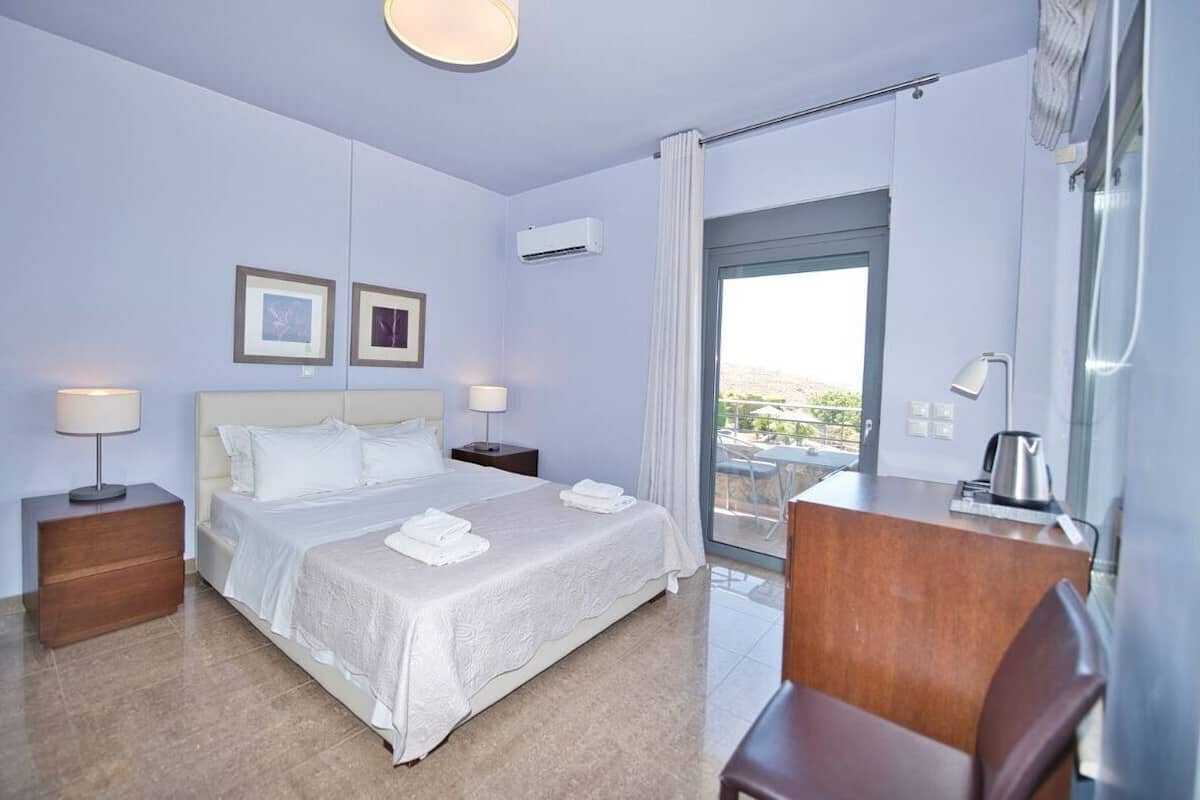 Luxe beddengoed, een kluis op de kamer, een bureau, gratis wifi