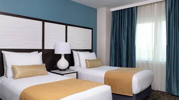 Bàn ủi/dụng cụ ủi quần áo, truy cập Internet không dây (phụ phí)