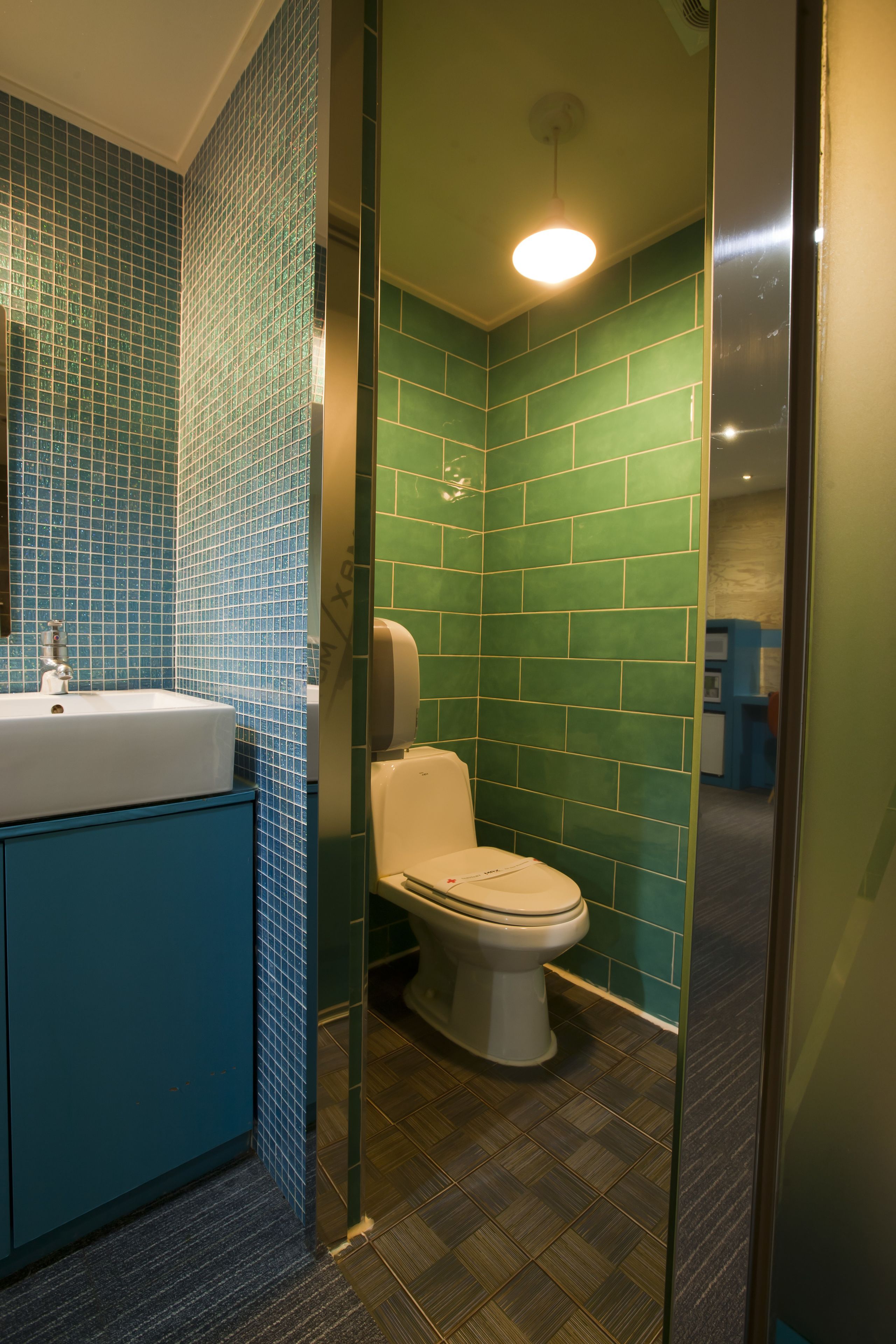 standard double room | bathroom | combined shower/bathtub, free toiletries, towels