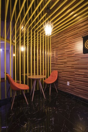 Lobby sitting area - Max Motel (Busan)