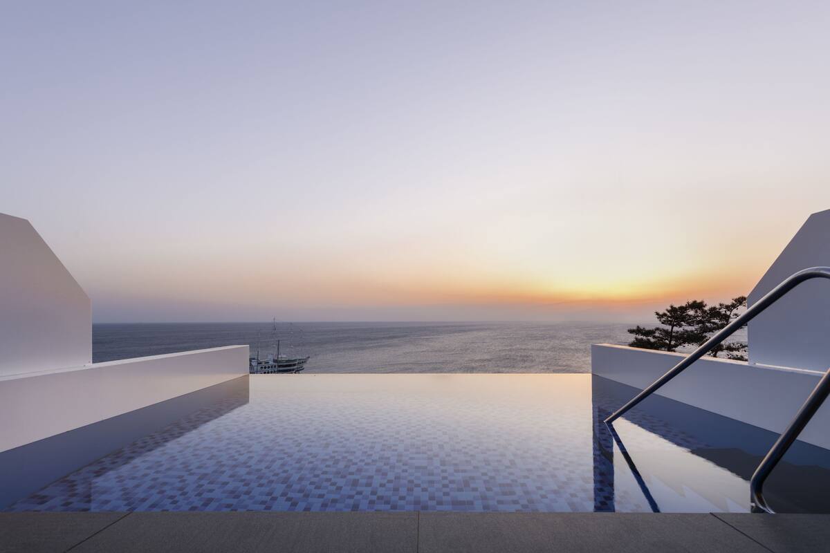 Twin kamer, terras, uitzicht op zee (Infinity Pool, No single traveler) | Gratis wifi, beddengoed