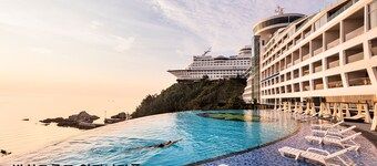 Sun Cruise Resort and Yacht