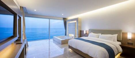 (Beach Cruise) Pool Villa Superior Suite - Private Heated Pool Access (No single traveler allowed) | Free WiFi, bed sheets