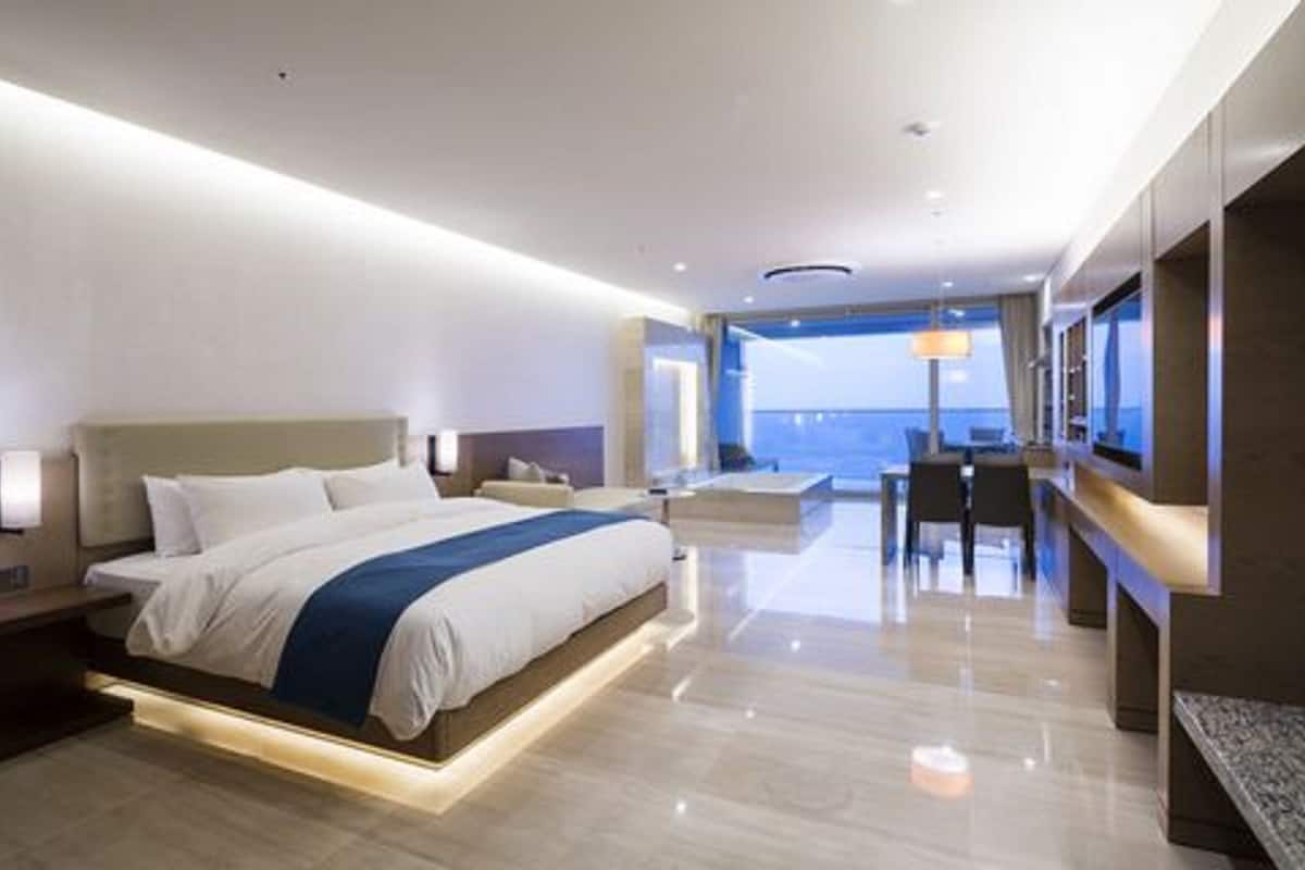 (beach cruise) pool villa terrace twin | free wifi, bed sheets