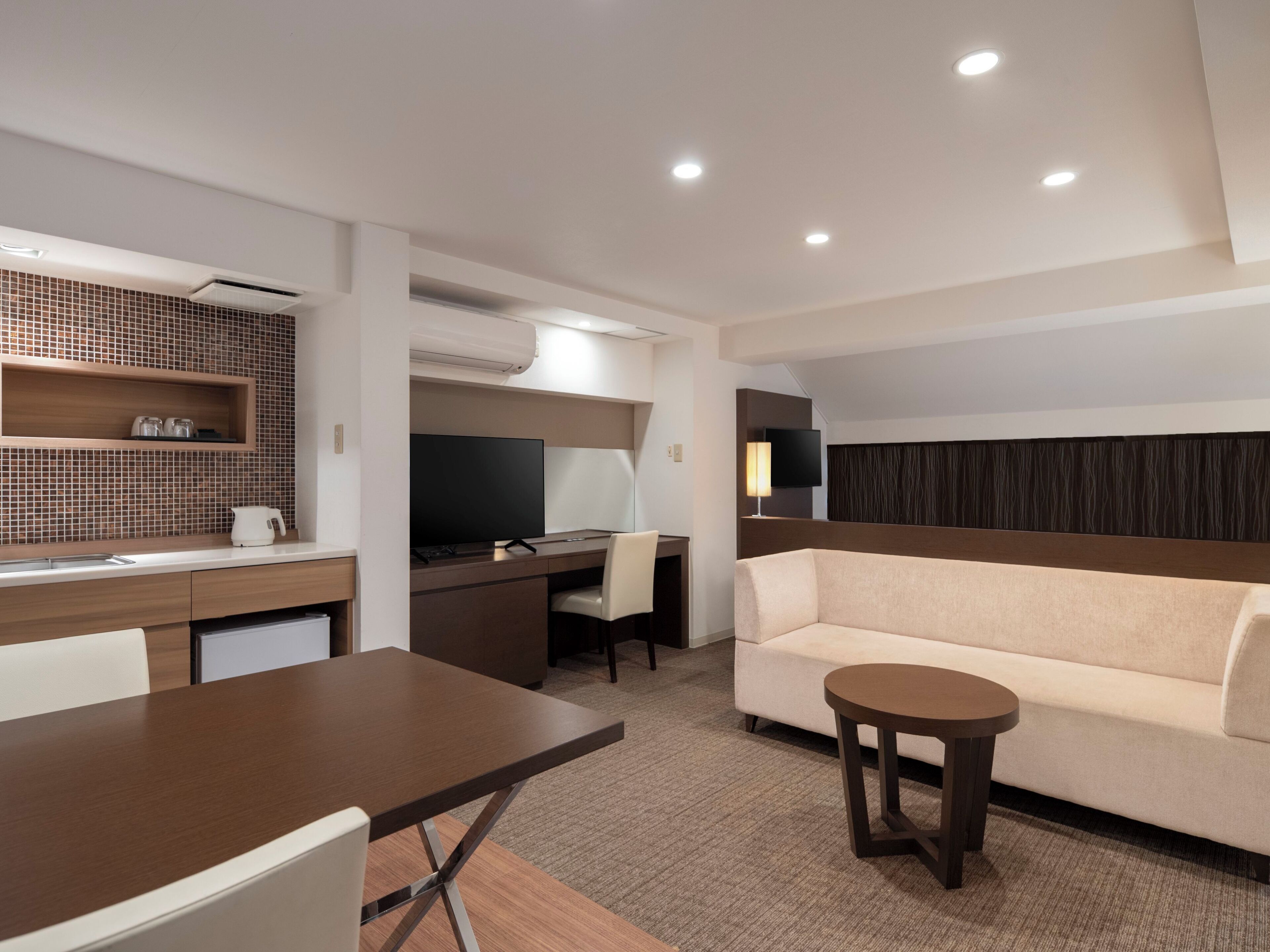 Deluxe Twin with Kitchen (Cleaning is Optional with Additional Cost), 2 Adults | 熨斗/熨衣板、免費無線上網、床單