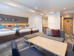 Habitació triple Deluxe, no fumadors, sense servei de neteja | Planxa i posts de planxar, wifi gratuïta i roba de llit 