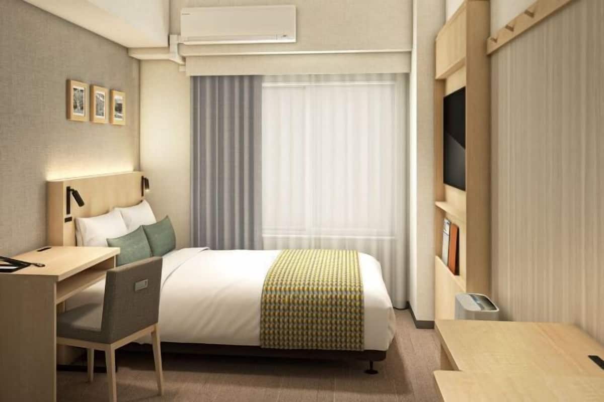 In-room safe, free WiFi, bed sheets