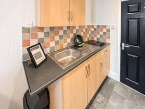 Private kitchenette - Pier View Holiday Apartments Skegness: Seaside Self-Catering Stays (Skegness)