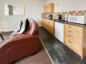 Private kitchen - Pier View Holiday Apartments Skegness: Seaside Self-Catering Stays (Skegness)