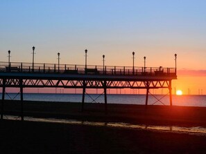 Beach/ocean view - Pier View Holiday Apartments Skegness: Seaside Self-Catering Stays (Skegness)