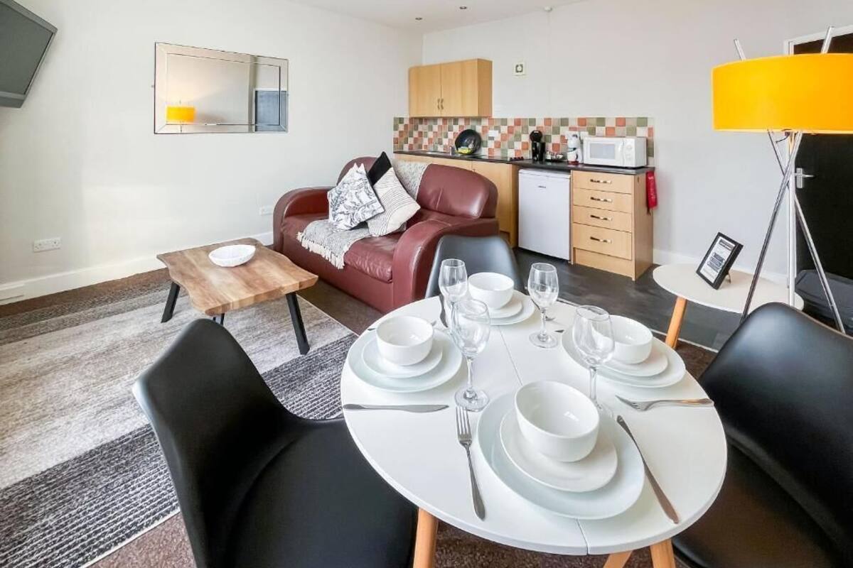 Appartement, 1 chambre (Pier View 3) | Aire de séjour | Téléviseur de 32 po avec télévision par câble