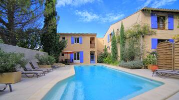 Seasonal outdoor pool, open 9:00 AM to 7:30 PM, pool loungers