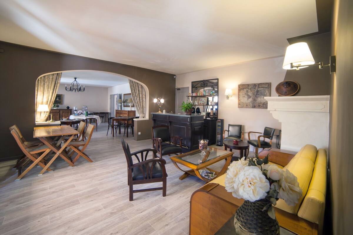 daily buffet breakfast (eur 13 per person)