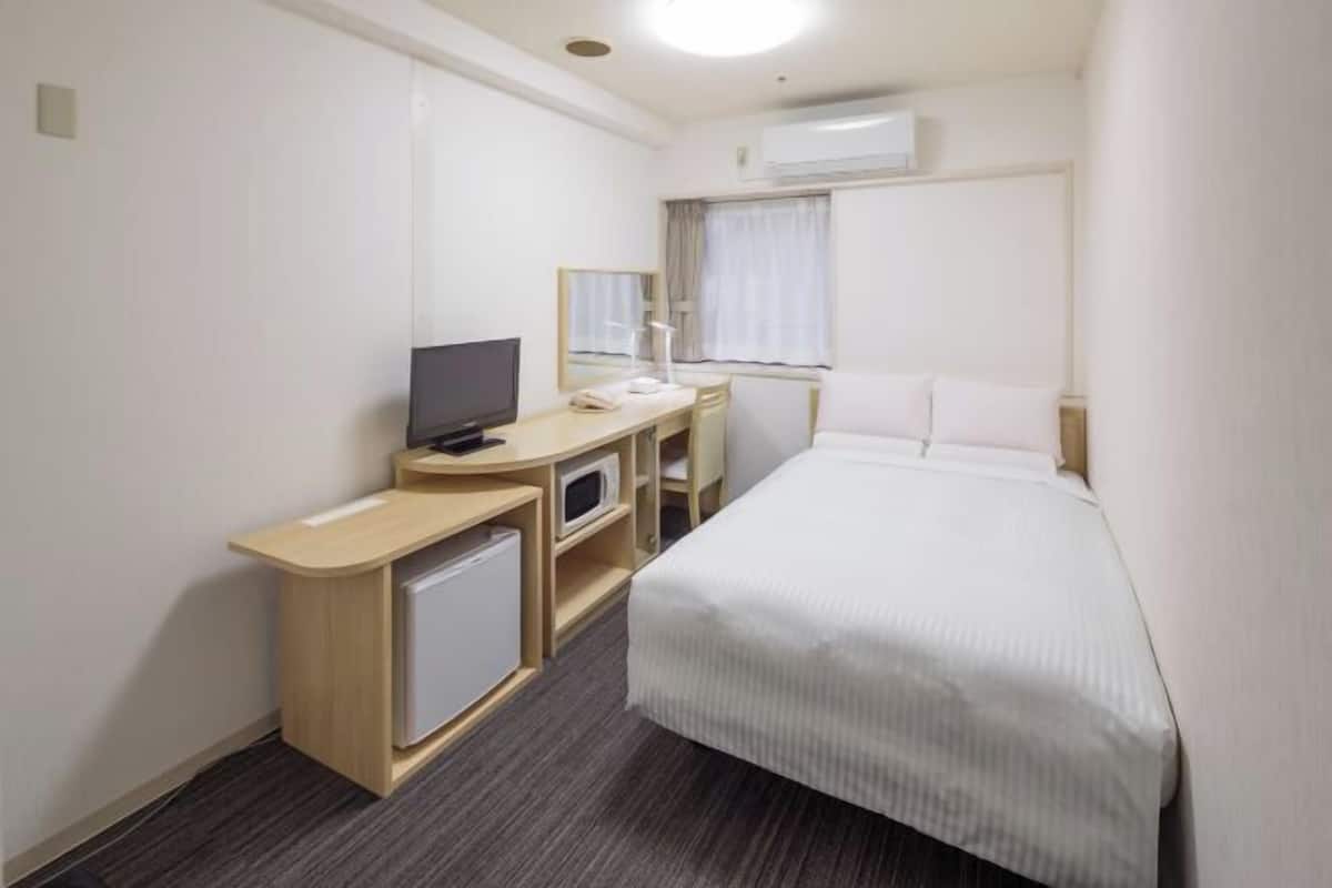 Down duvets, desk, free WiFi, bed sheets