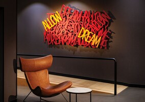 Área de estar no saguão