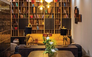 Área de estar no saguão