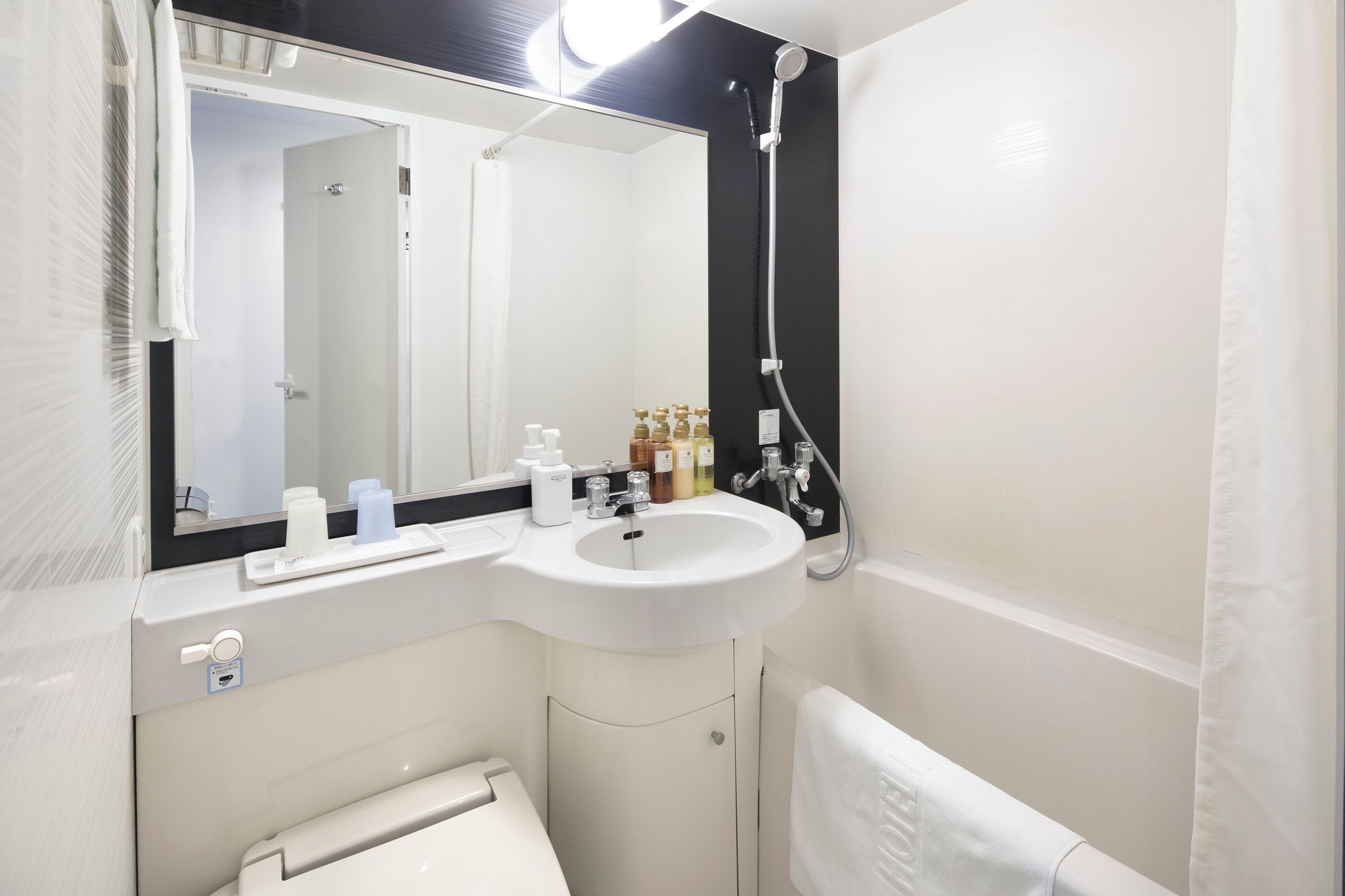 combined shower/bathtub, free toiletries, hair dryer, slippers