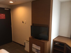 In-room safe, desk, blackout drapes, free WiFi - Hotel MyStays Kamata (Tokyo)