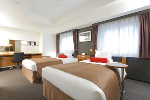 In-room safe, desk, blackout drapes, free WiFi - Hotel MyStays Kamata (Tokyo)
