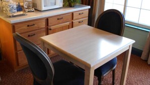 茶具/咖啡用具、冰箱、微波炉