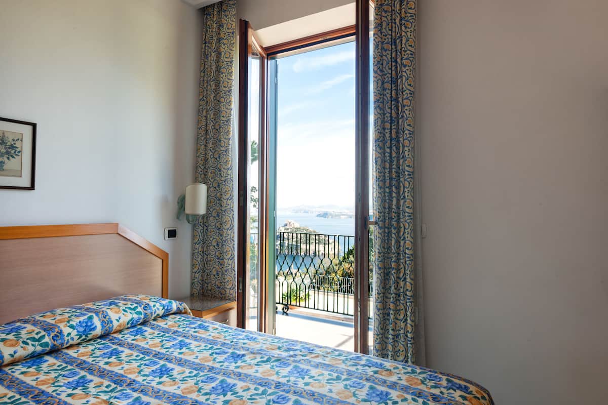 superior double room, sea view | minibar, in-room safe, desk, cots/infant beds
