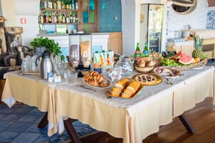 Desayuno buffet todos los días (con cargo)