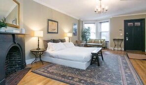 Apartment, 2 Bedrooms (at Washington Park & DeKalb Ave) | Premium bedding, iron/ironing board, rollaway beds, free WiFi - Lefferts Manor Bed & Breakfast (Brooklyn)