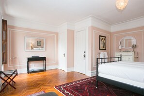 Superior Room (At Fenimore Street & Bedford Avenue) | Premium bedding, iron/ironing board, rollaway beds, free WiFi - Lefferts Manor Bed & Breakfast (Brooklyn)