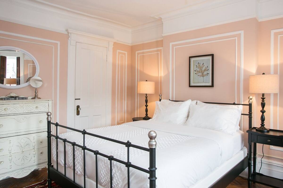 Superior Room (At Fenimore Street & Bedford Avenue) | Premium bedding, iron/ironing board, rollaway beds (surcharge)