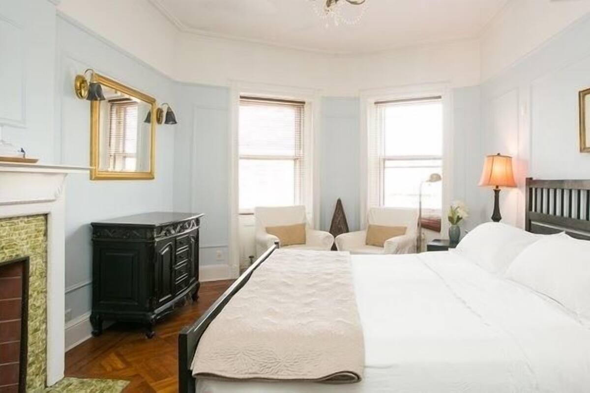 Deluxe Double Room | Premium bedding, iron/ironing board, rollaway beds (surcharge)