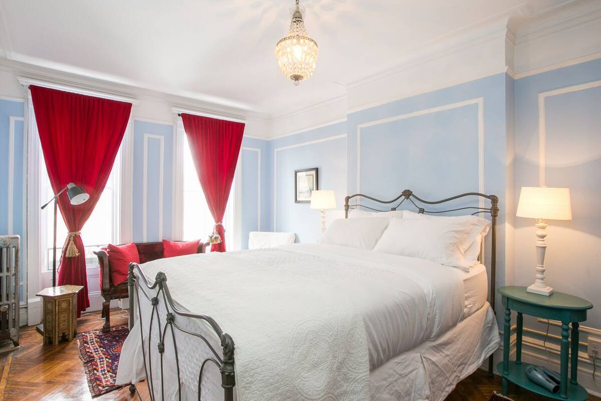 Deluxe Room (At Fenimore Street & Bedford Avenue) | Premium bedding, iron/ironing board, rollaway beds (surcharge)
