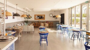 2 restaurants; breakfast and dinner served - Ona Valle Romano Golf & Resort (Estepona)