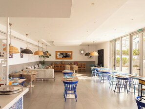 2 restaurants; breakfast and dinner served - Ona Valle Romano Golf & Resort (Estepona)