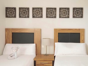 2 bedrooms, in-room safe, blackout curtains, iron/ironing board - Ona Valle Romano Golf & Resort (Estepona)