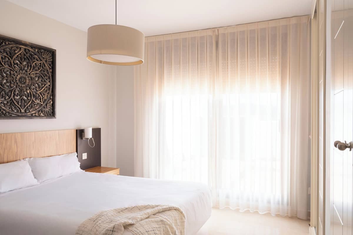 2 bedrooms, in-room safe, blackout drapes, iron/ironing board