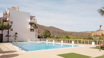 Seasonal outdoor pool, sun loungers
