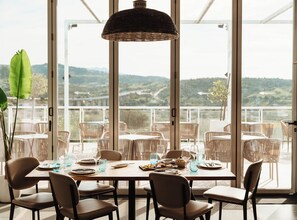 2 restaurants; breakfast and dinner served  - Ona Valle Romano Golf & Resort (Estepona)