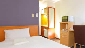 Phòng Tiêu chuẩn, không hút thuốc (Semi Double Lower Floor) | Bàn, màn/rèm cản sáng, bàn ủi/dụng cụ ủi quần áo