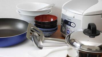 Fridge, microwave, stovetop