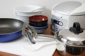 冷蔵庫、電子レンジ、コンロ