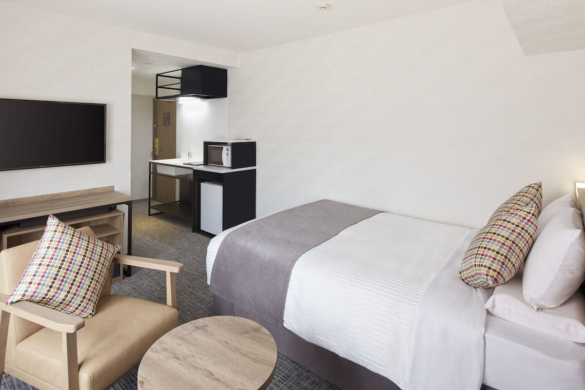 In-room safe, desk, laptop workspace, iron/ironing board