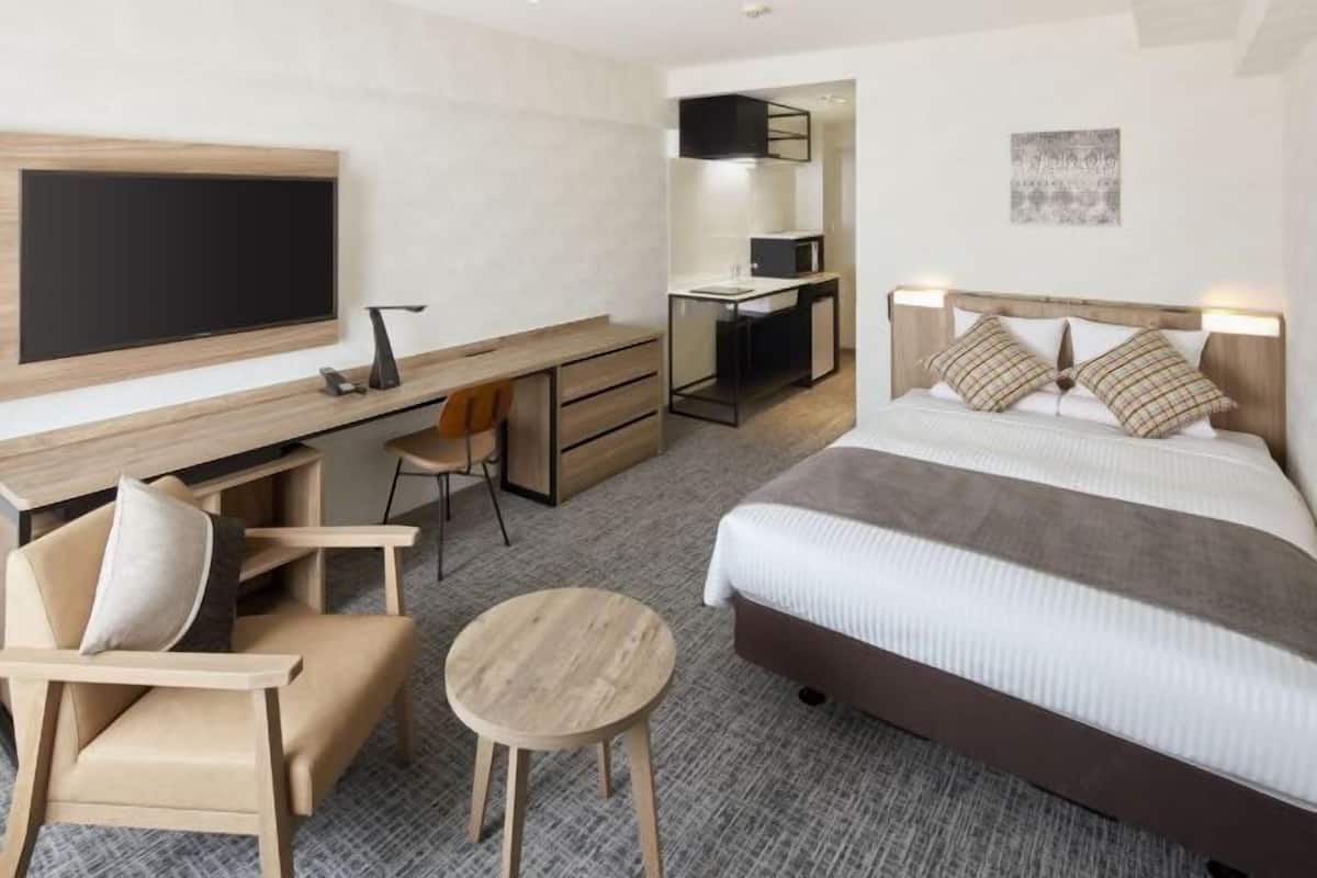 In-room safe, desk, laptop workspace, iron/ironing board