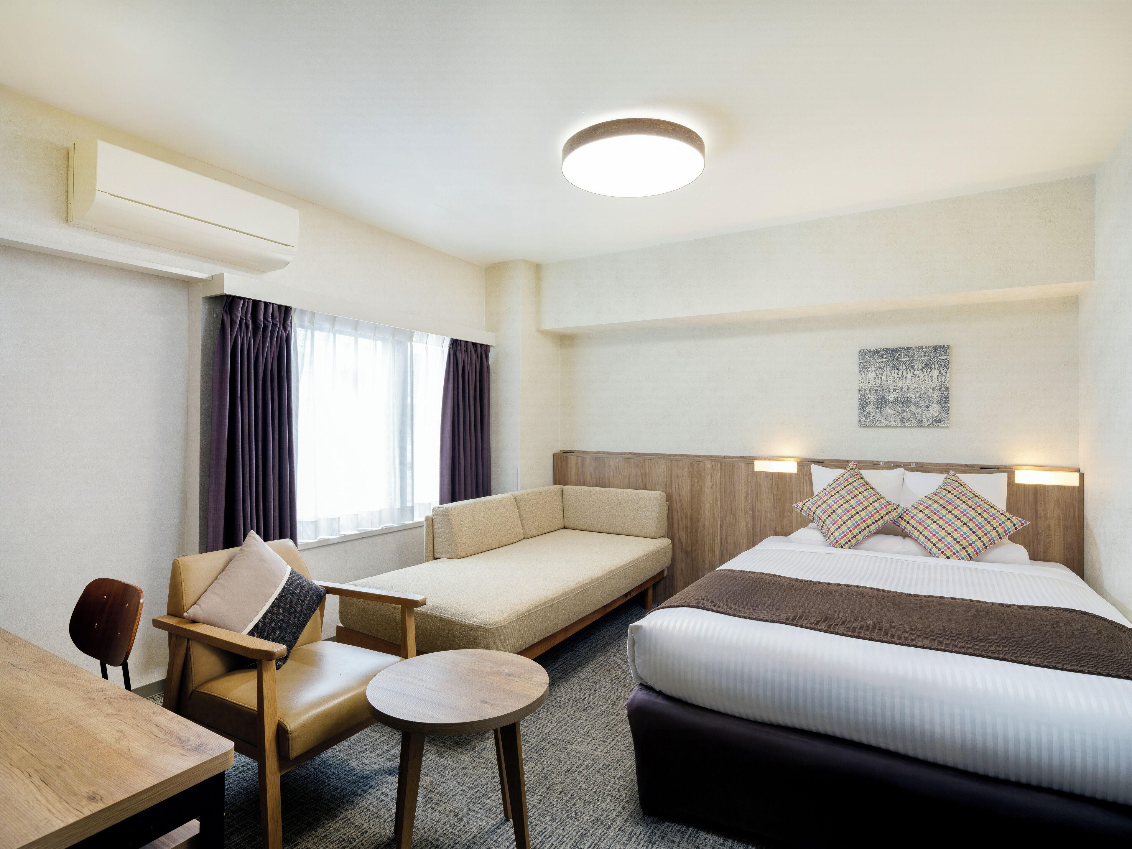 Superior Double Room, Non Smoking (Cleaning is Optional with Cost) | Peti besi dalam bilik, meja, ruang kerja komputer riba 