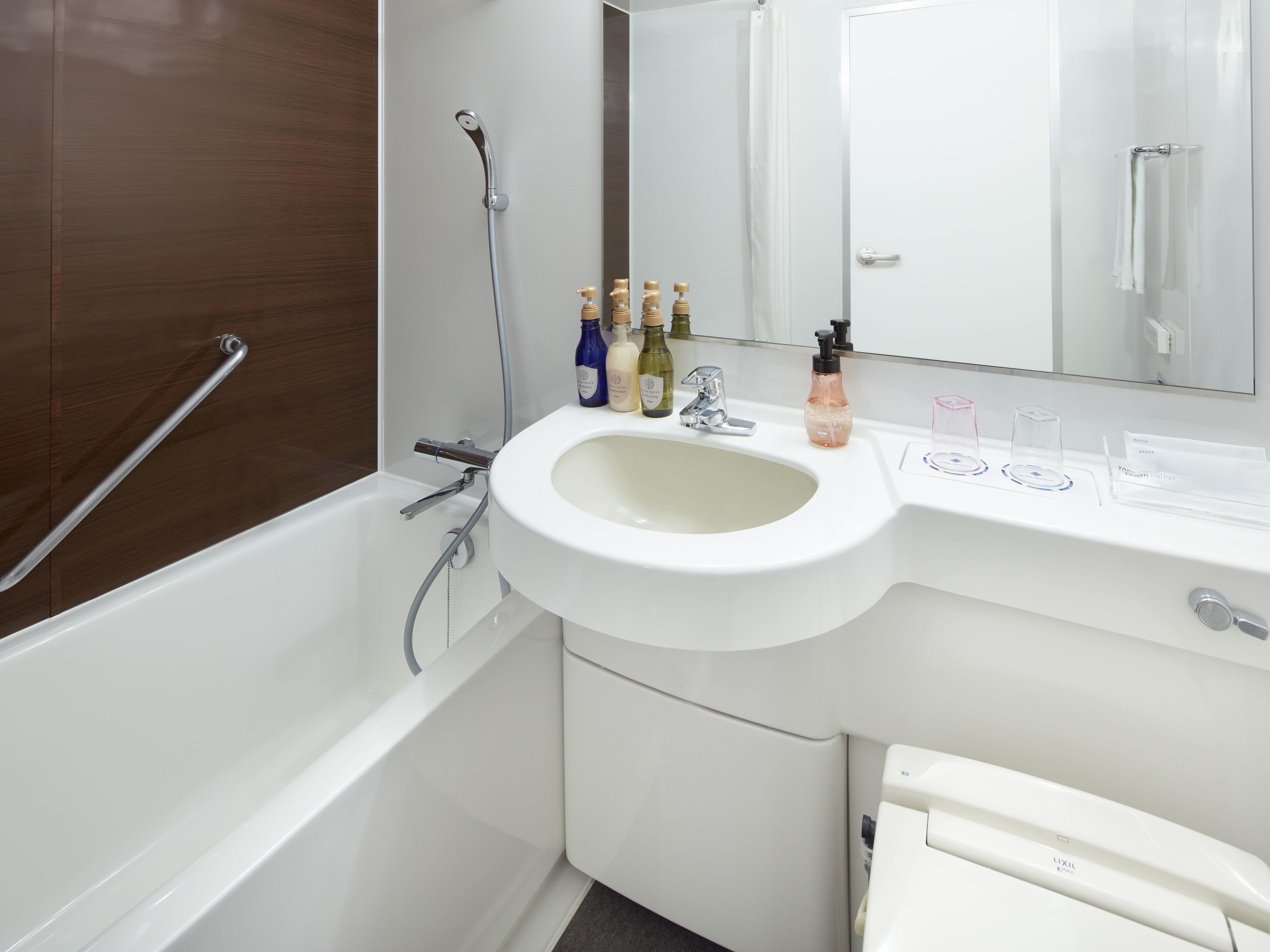 combined shower/bathtub, free toiletries, hair dryer, slippers