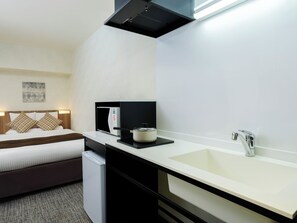 A compact hotel room with a bed, a small kitchenette, and a bathroom. - Hotel Mystays Kiyosumi Shirakawa (Tokyo)