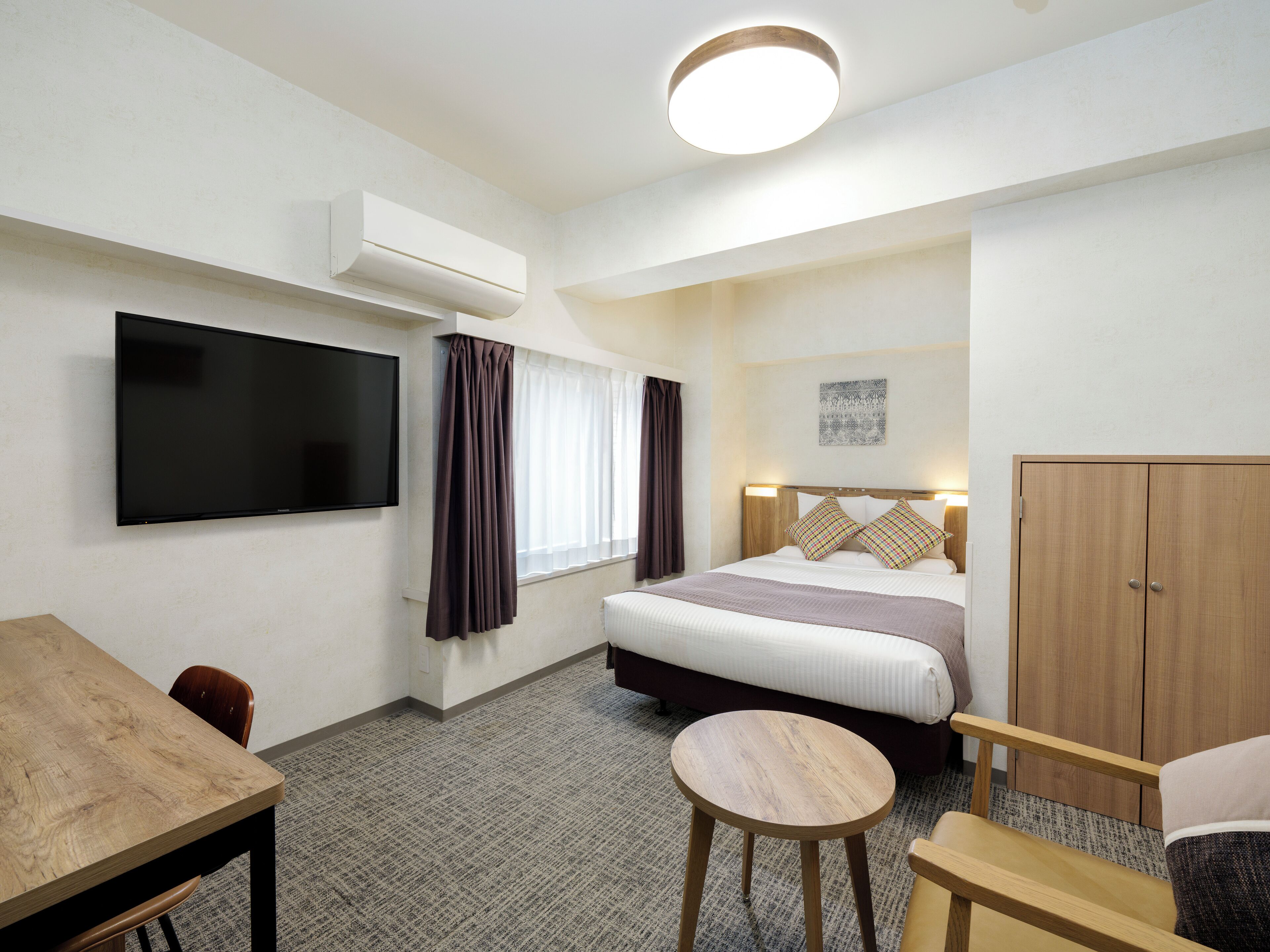 Standard Double Room, 1 Katil Kelamin (Double), Non Smoking (Cleaning is Optional with Cost) | Peti besi dalam bilik, meja, ruang kerja komputer riba 