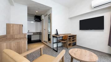 Quarto casal standard, 1 cama de casal, para não fumantes (Cleaning is Optional with Cost) | Cofres nos quartos, escrivaninha, espaço de trabalho para notebook