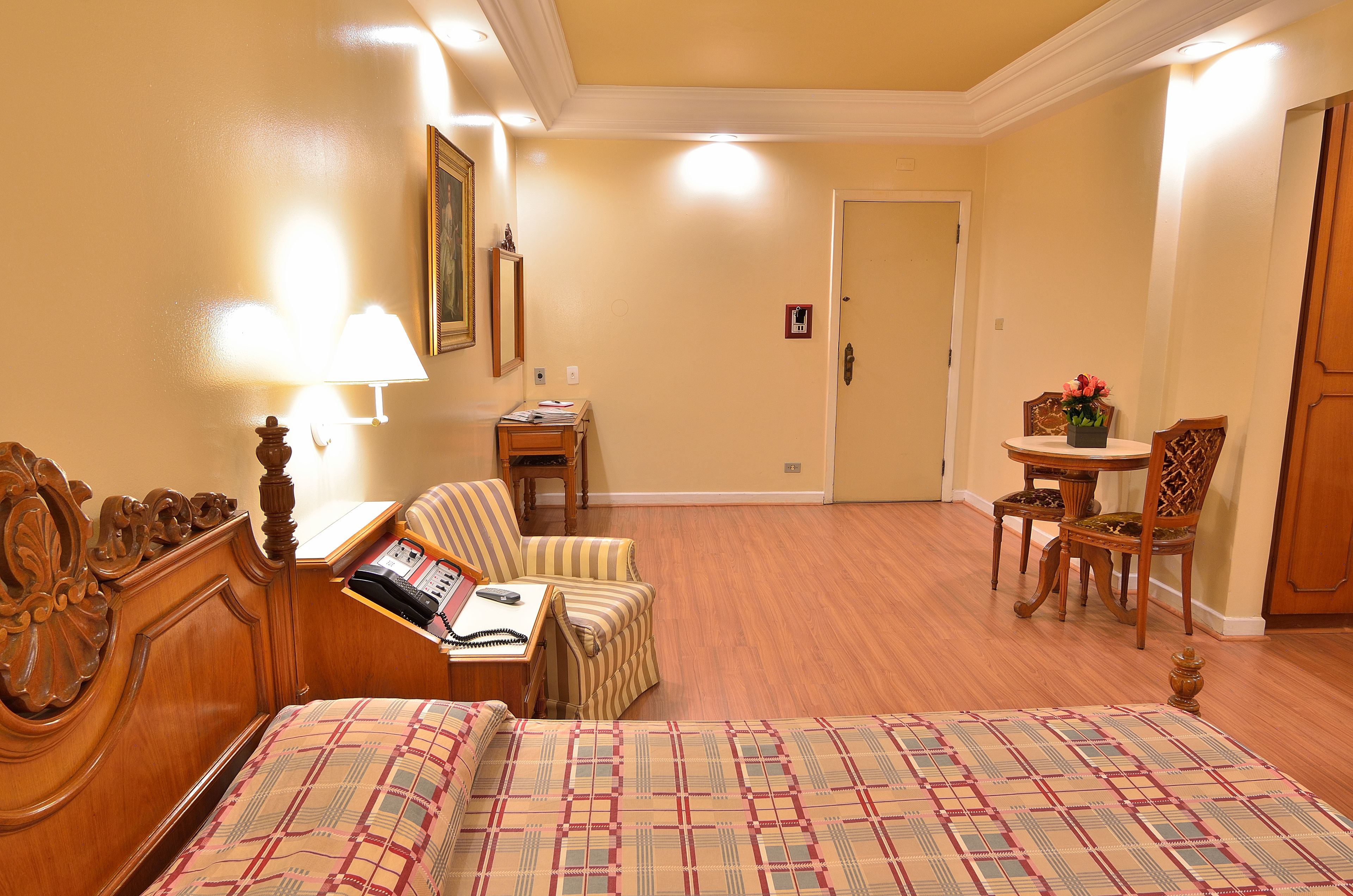 Habitación doble, 1 cama doble | Minibar, escritorio, cortinas opacas y wifi gratis