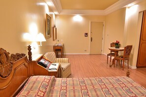 Habitación doble, 1 cama doble | Minibar, escritorio, cortinas opacas y wifi gratis